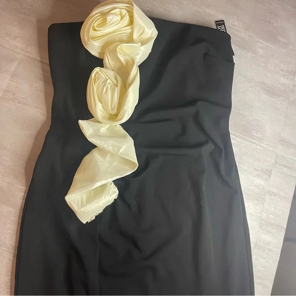 New York & Company Black strapless Dress with Cream Cascading Rosette- NWT- Larg - Picture 3 of 10